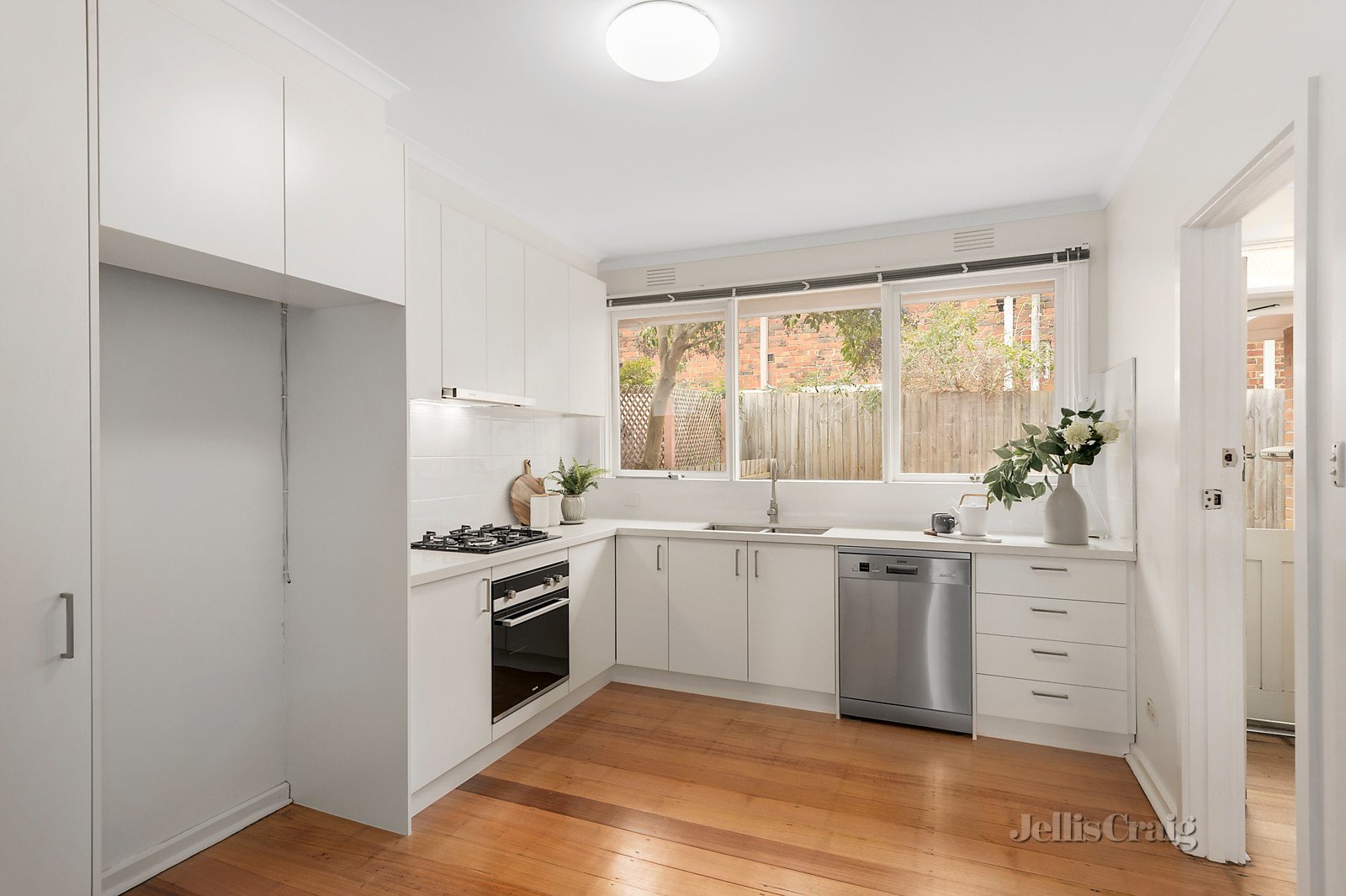 2/46 Summerhill Road, Glen Iris image 3