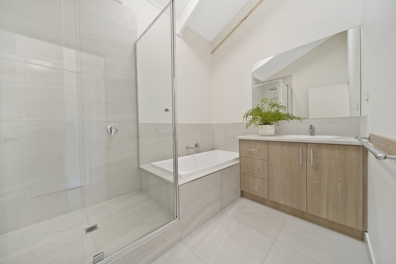 Property Gallery Thumbnail 3