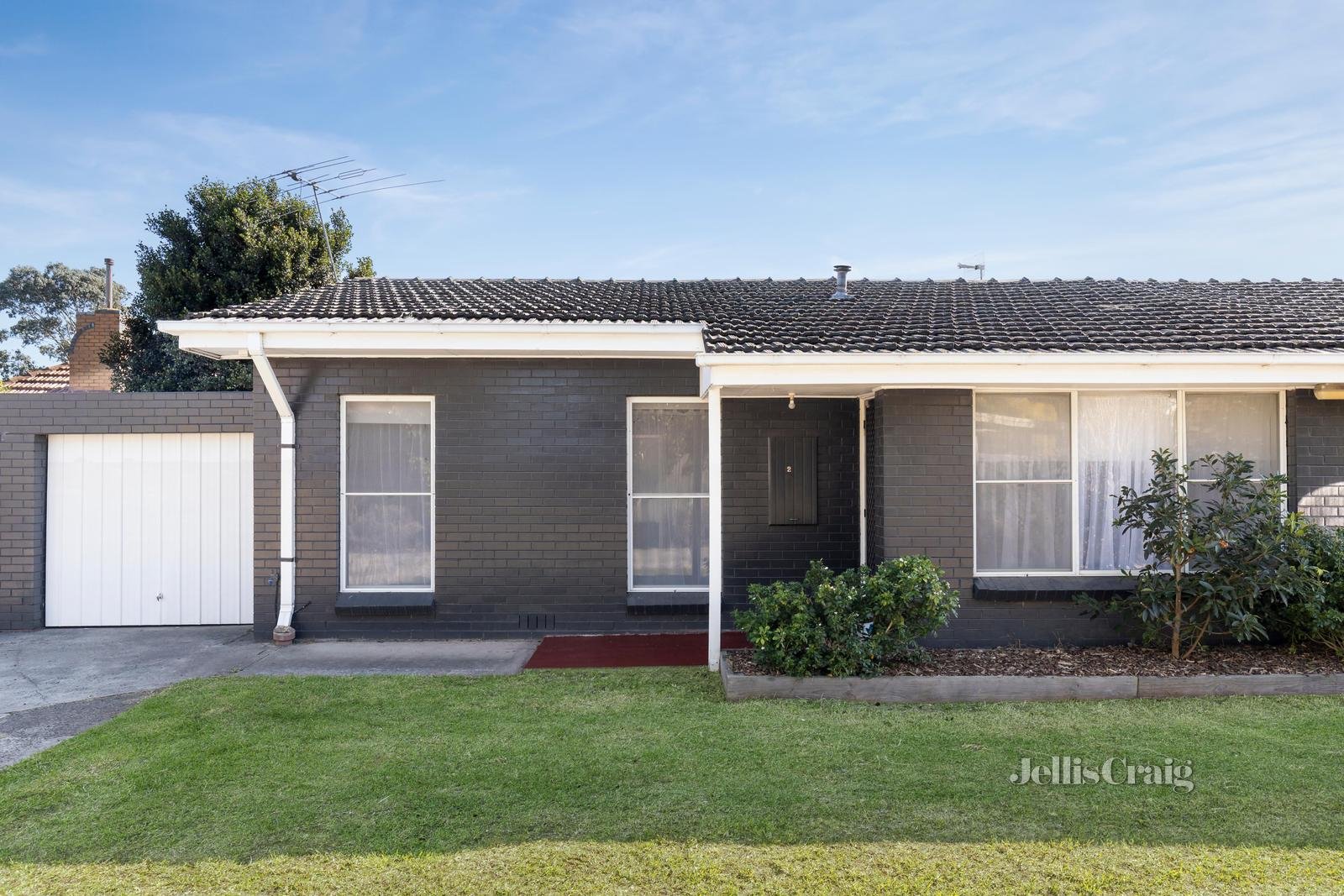 2/46 Warwick Road, Pascoe Vale image 1