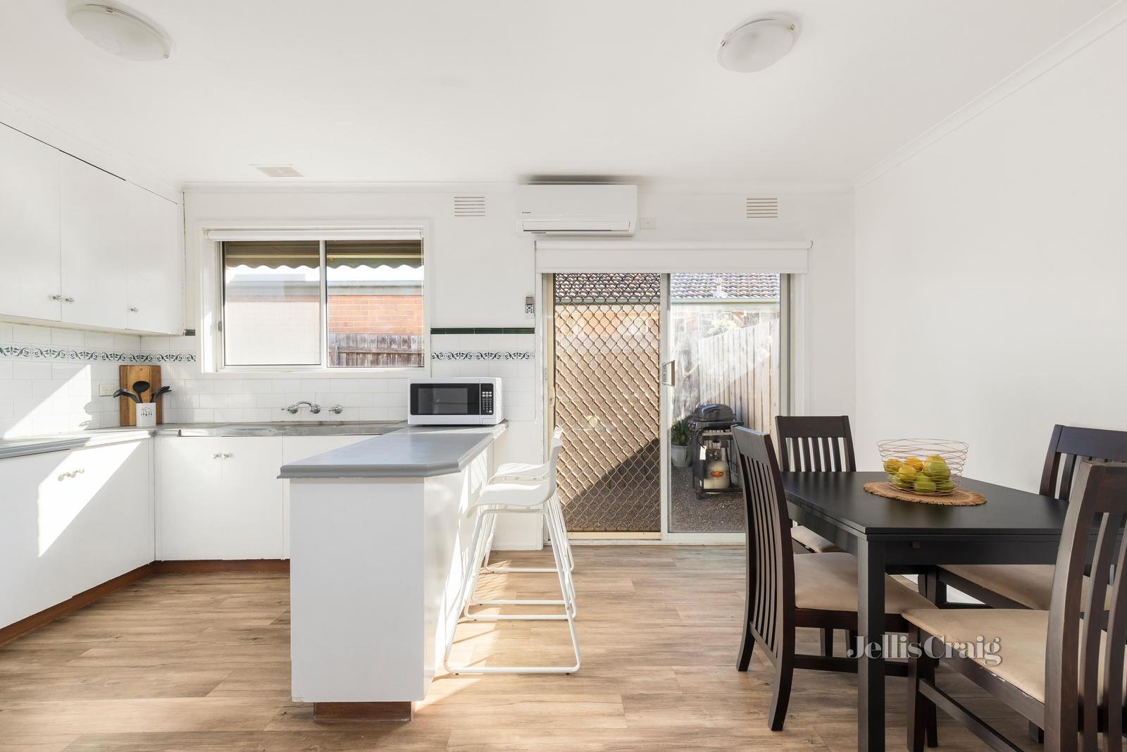 2/46 Warwick Road, Pascoe Vale image 3