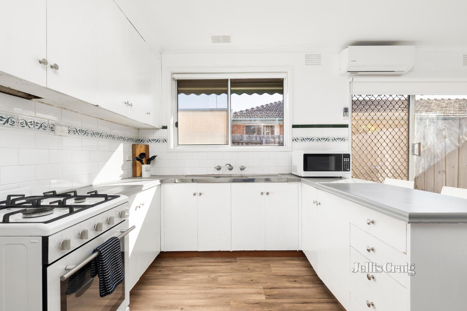 2/46 Warwick Road, Pascoe Vale image 4