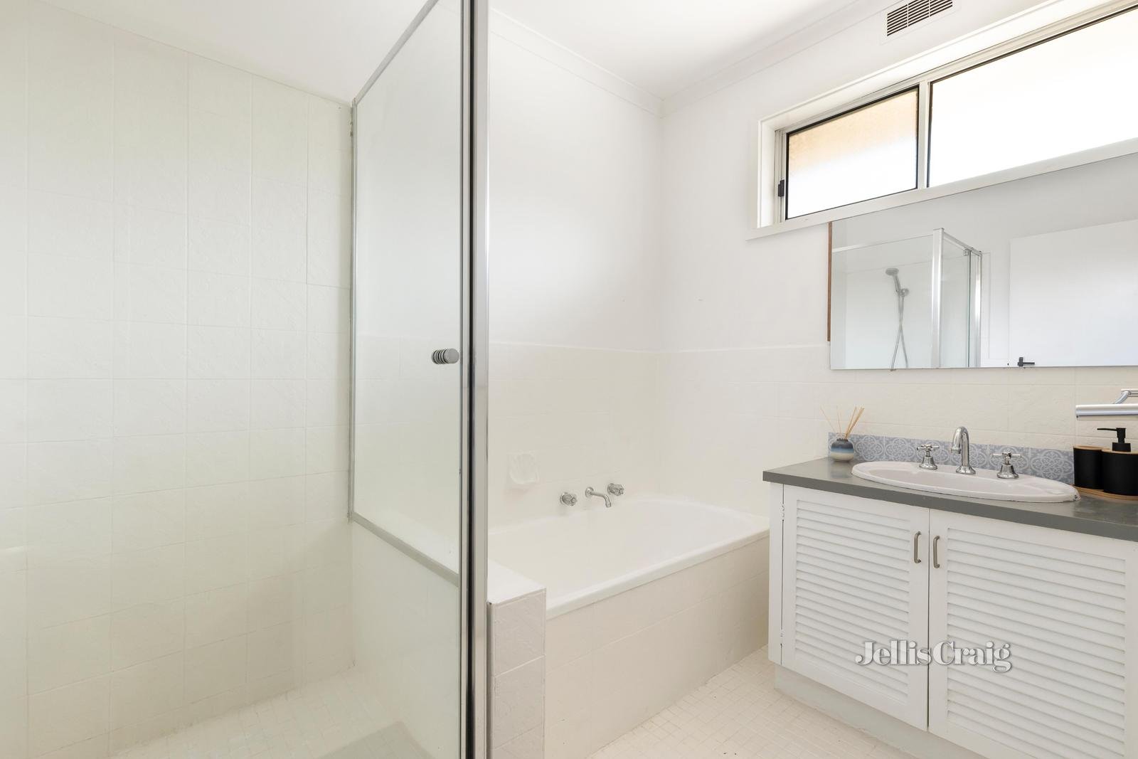 2/46 Warwick Road, Pascoe Vale image 6