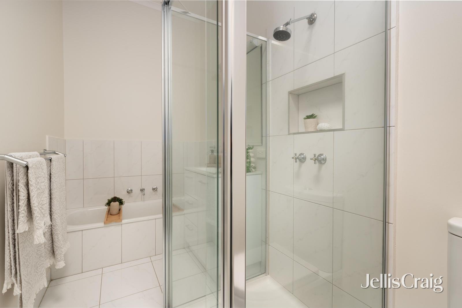 2/460 Middleborough Road, Blackburn image 5