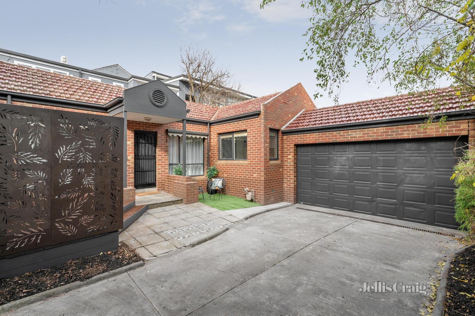 2/46a Oxley Road, Hawthorn image 1