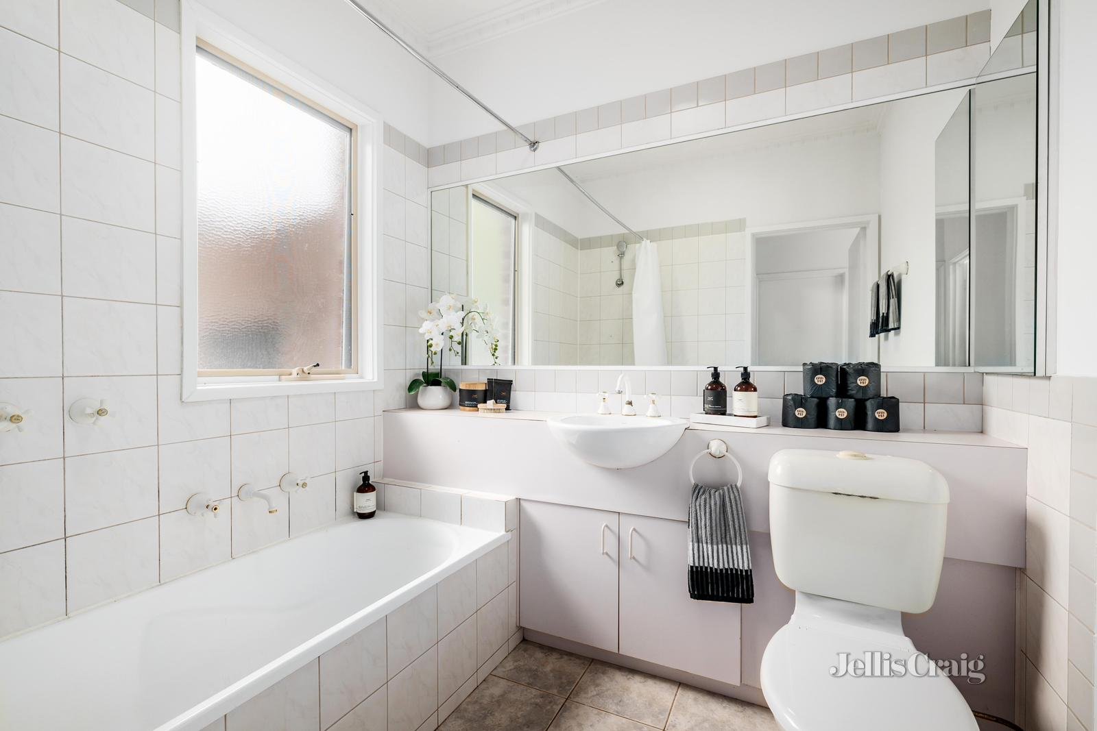 2/46a Oxley Road, Hawthorn image 4