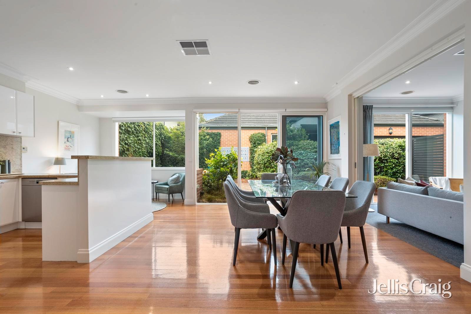 2/47 Cornell Street, Camberwell image 3