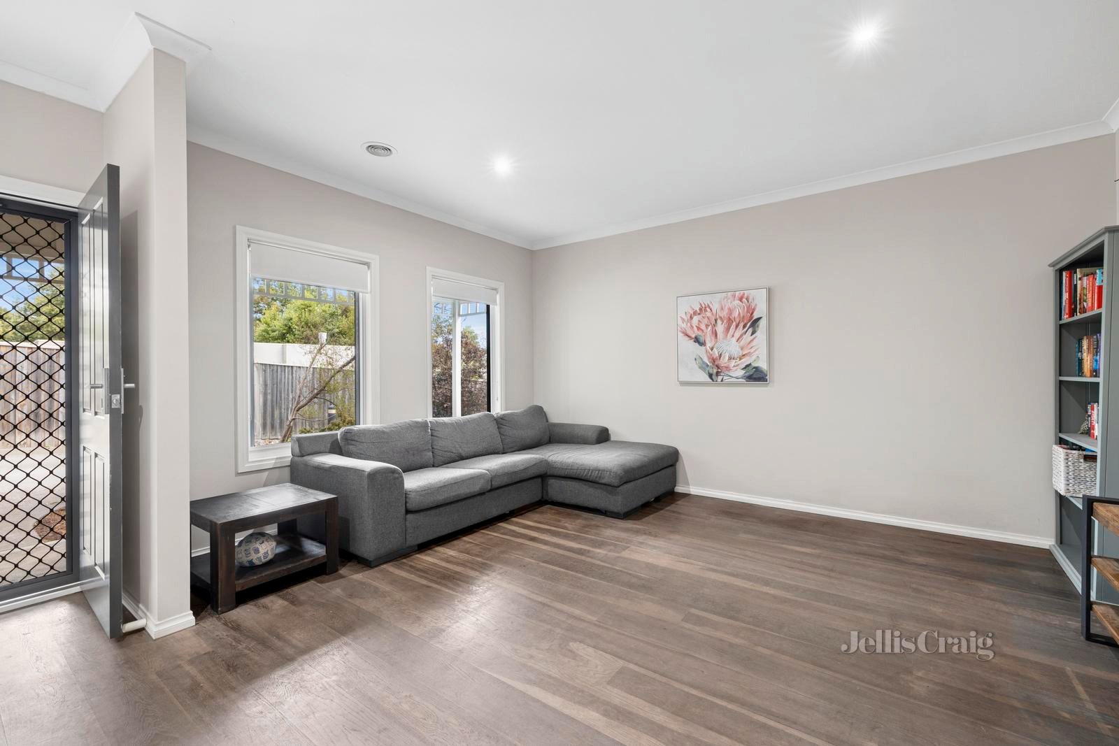 2/47 High Street, Woodend image 3