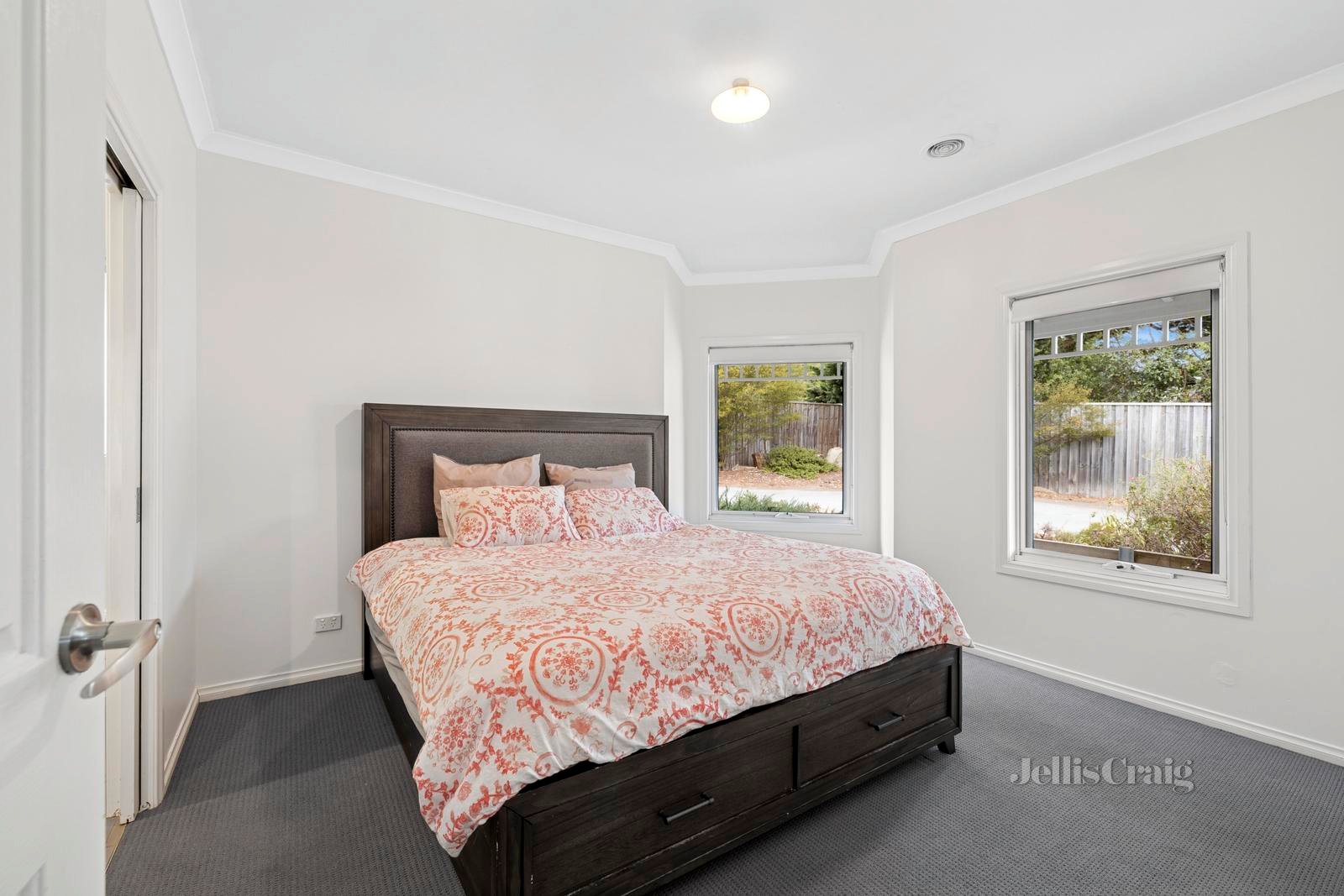 2/47 High Street, Woodend image 9