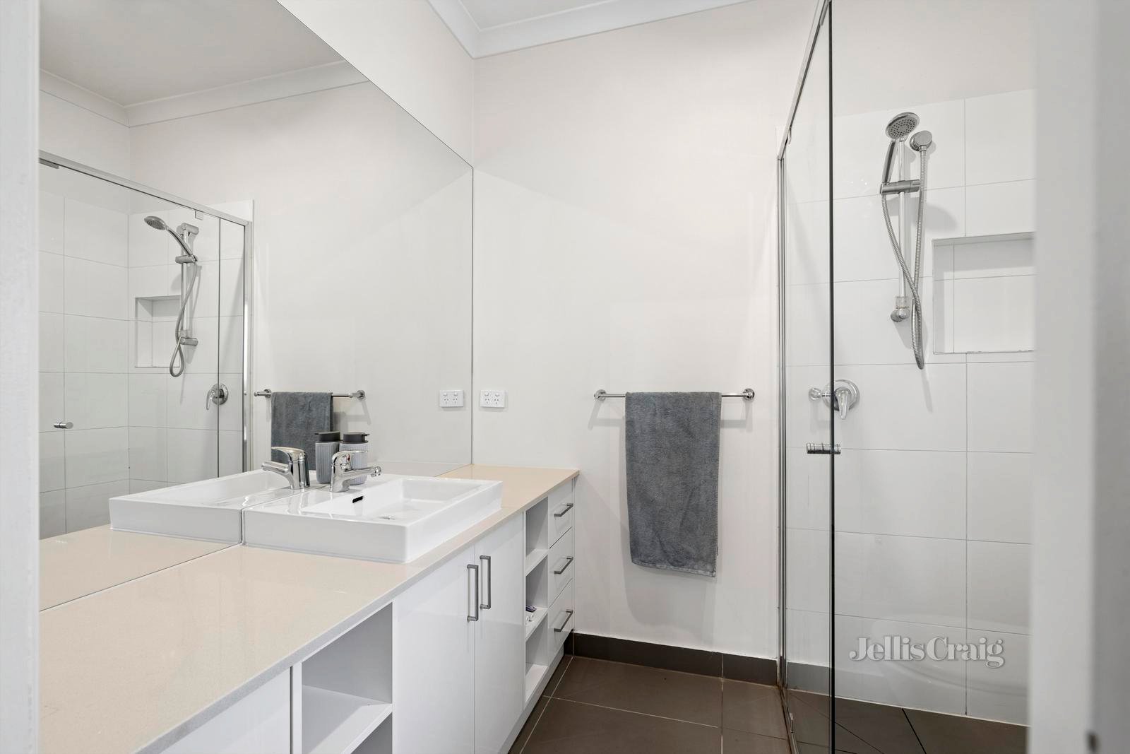 2/47 High Street, Woodend image 10