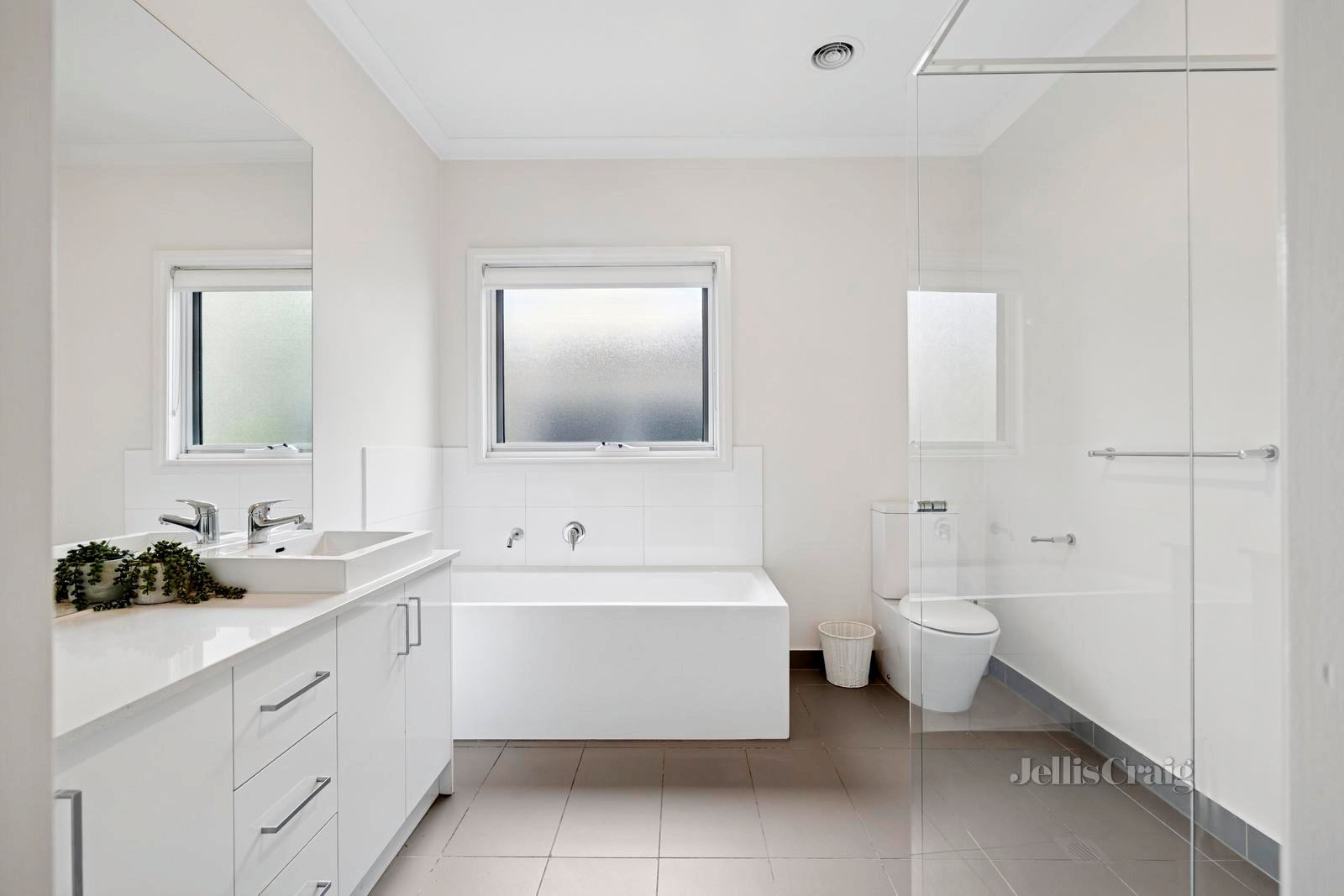 2/47 High Street, Woodend image 12
