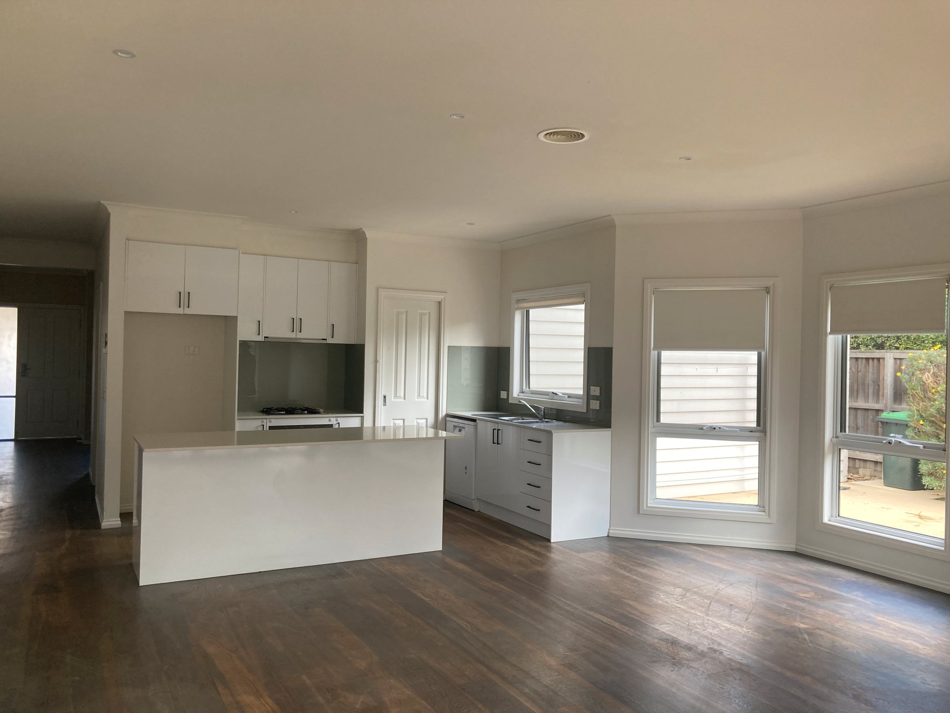 2/47 High Street, Woodend image 2