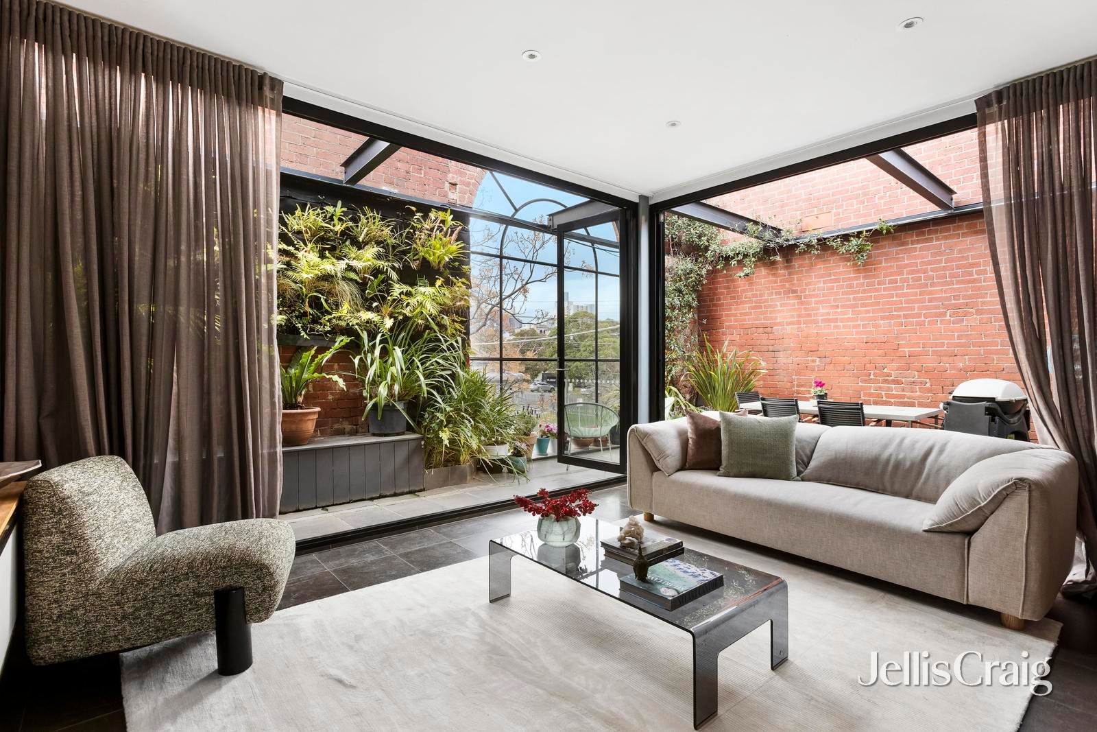 2/47 Ogrady Street, Albert Park image 2