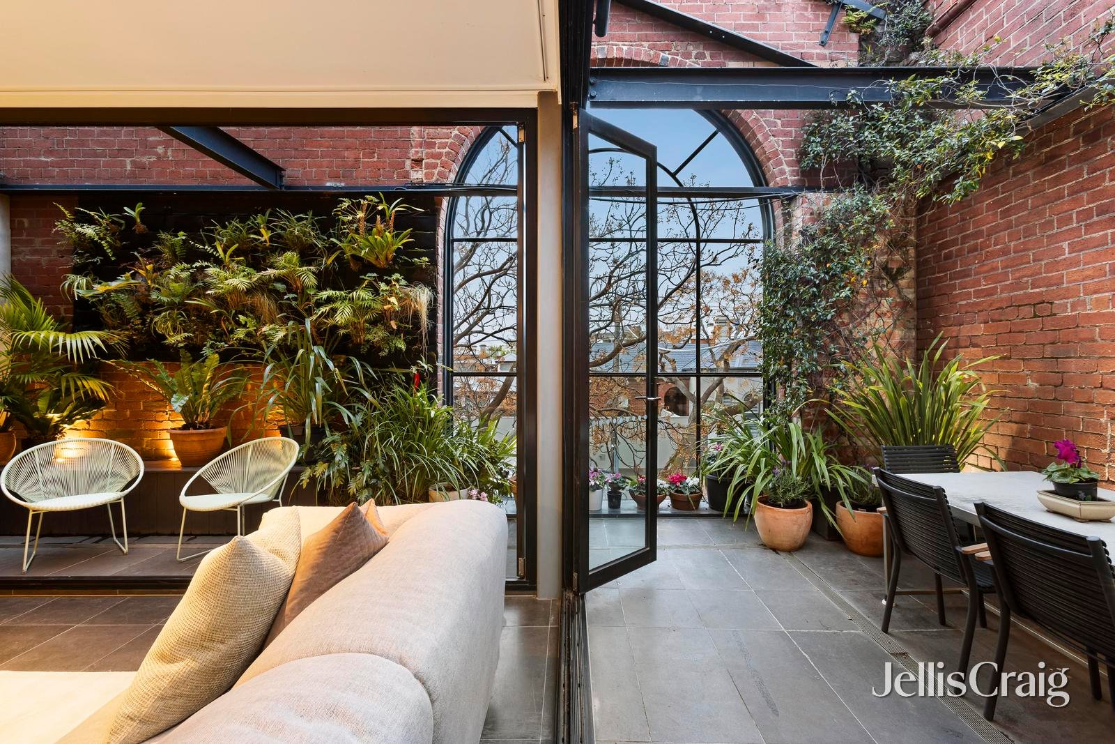 2/47 Ogrady Street, Albert Park image 3