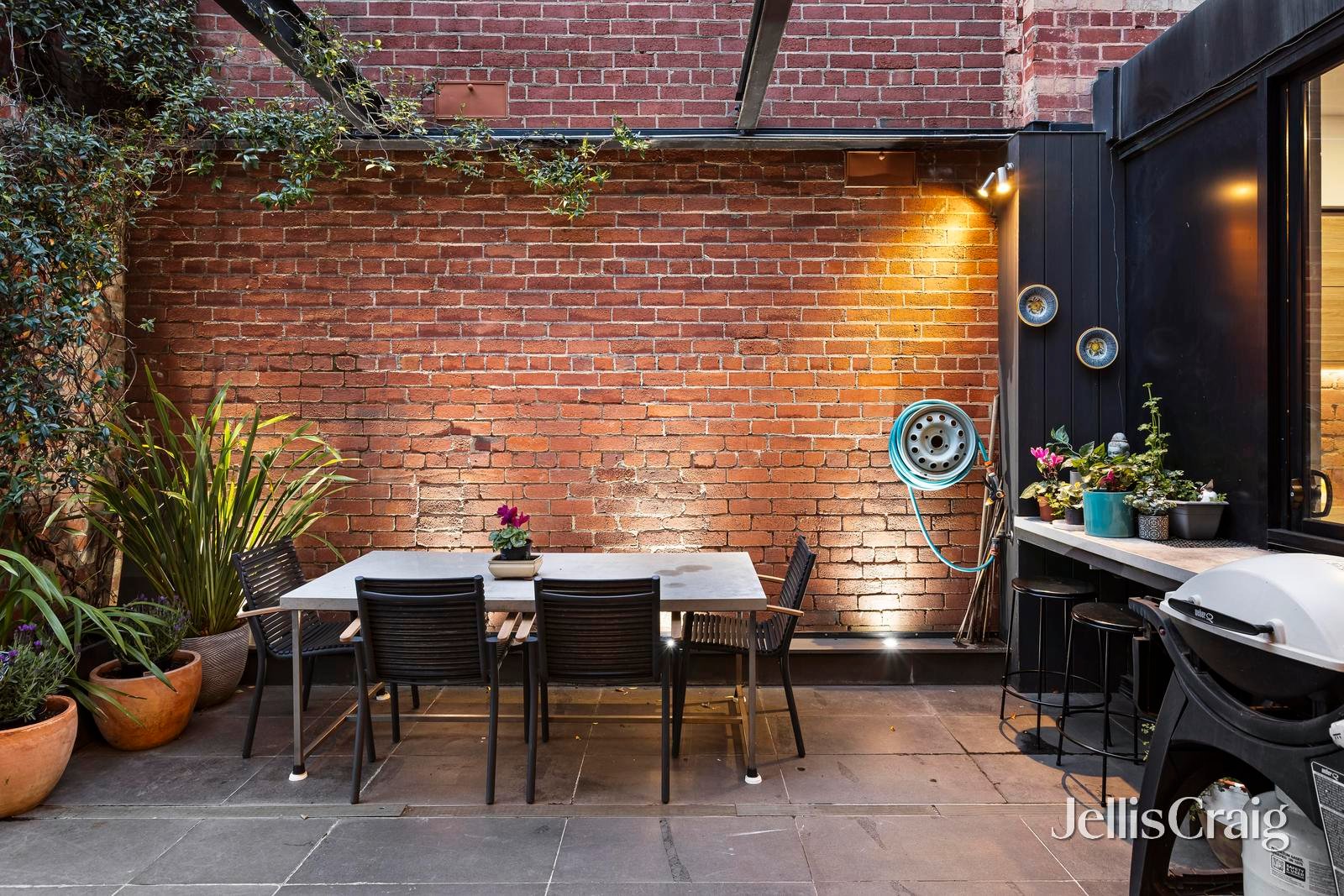 2/47 Ogrady Street, Albert Park image 9