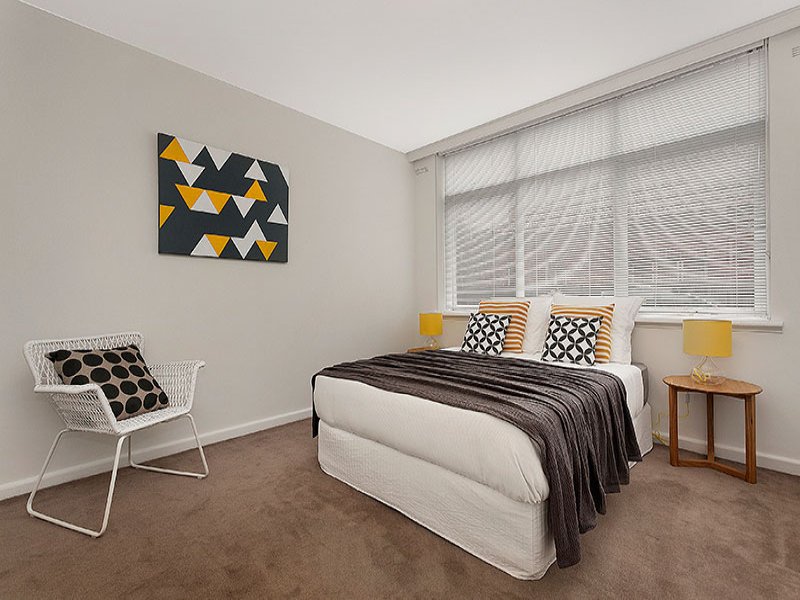 2/47 Spray Street, Elwood image 2