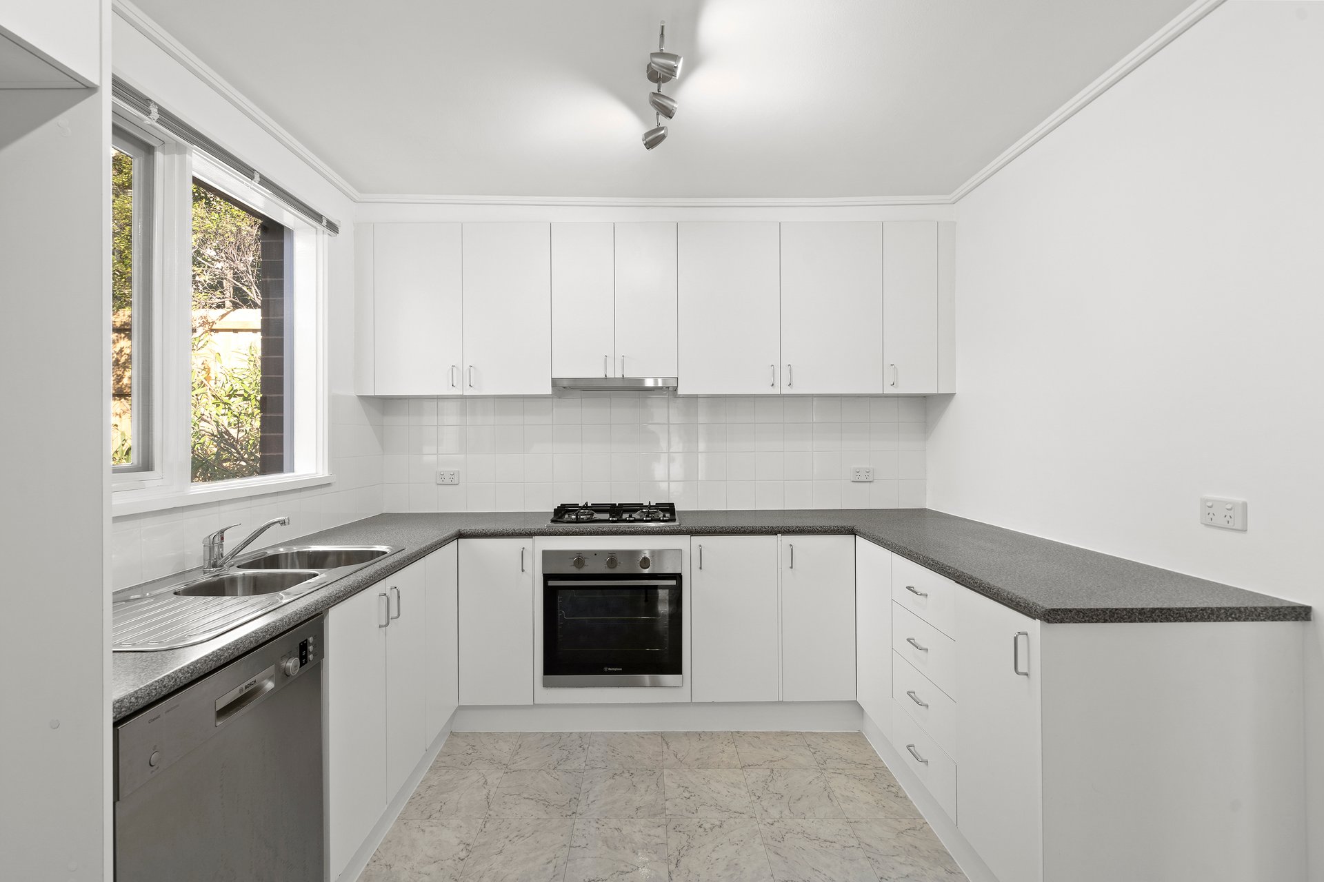 2/47 Wattle Valley Road, Canterbury image 4