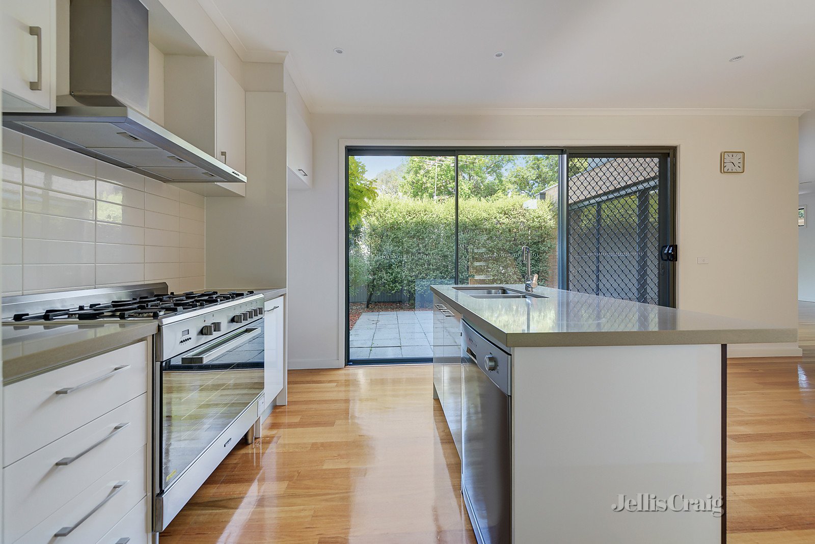 2/476 Highbury Road, Mount Waverley image 2