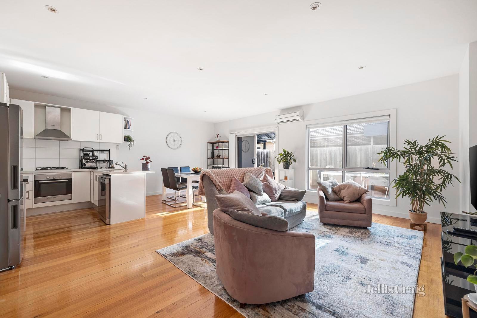 2/48 Blenheim Road, Newport image 2