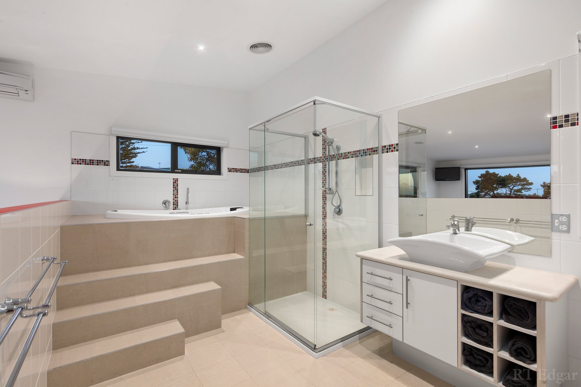 Property Gallery Thumbnail 16