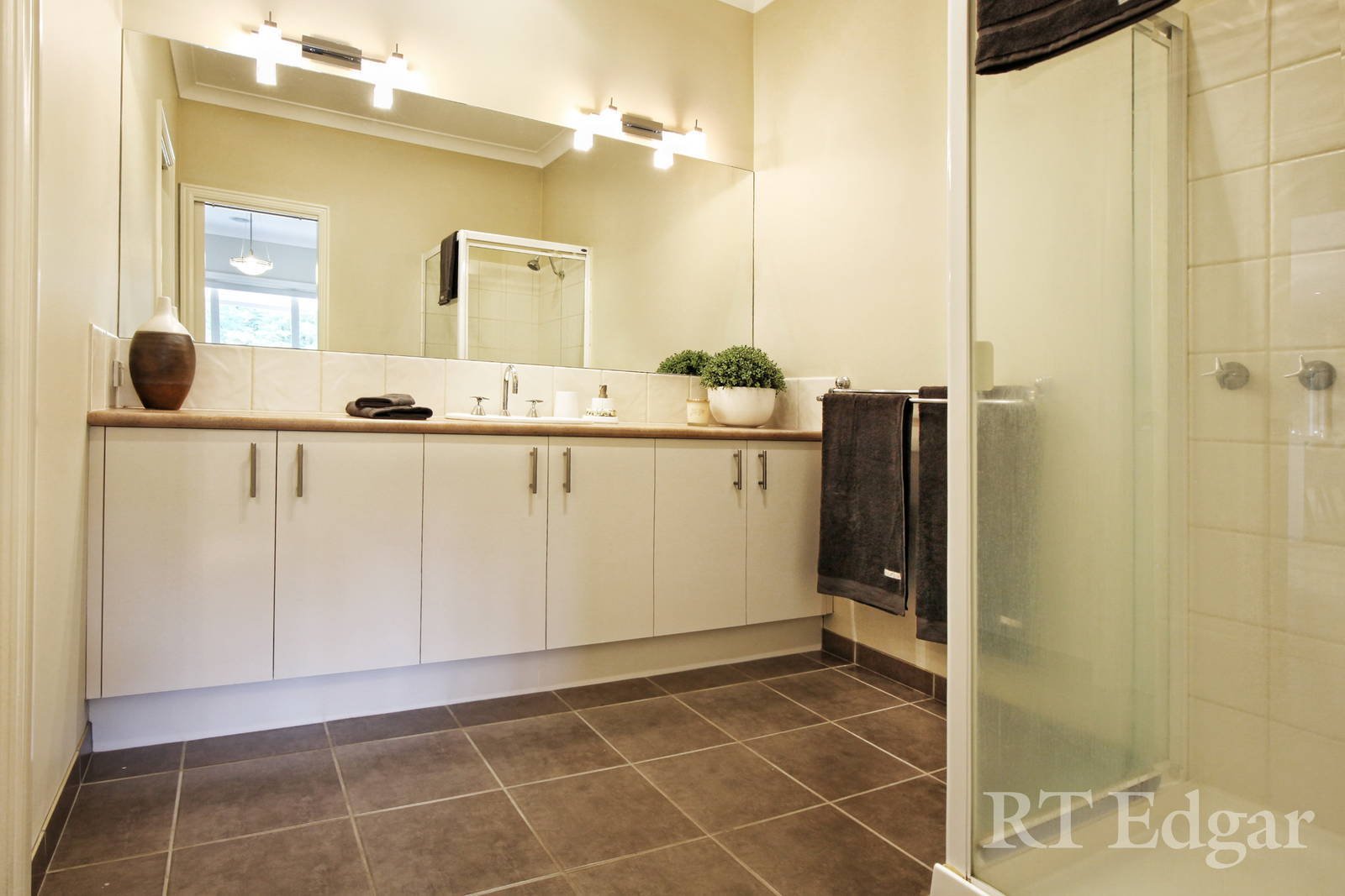 Property Gallery Thumbnail 11