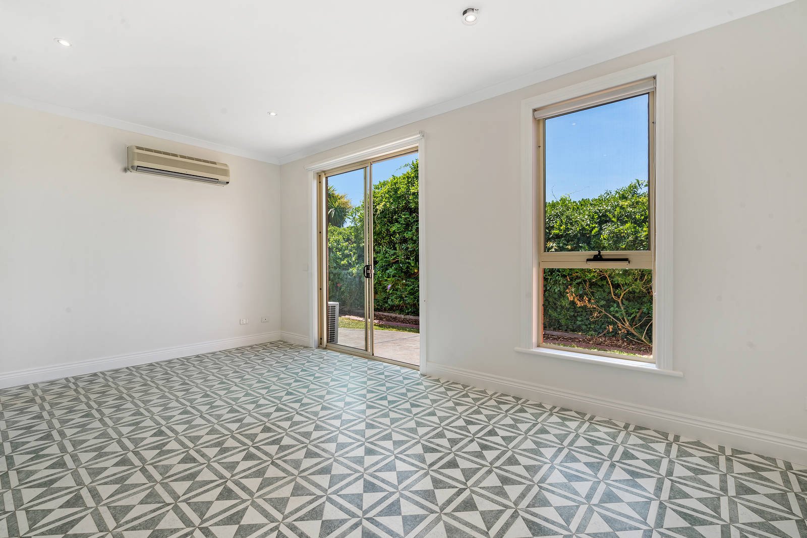 Property Gallery Thumbnail 3