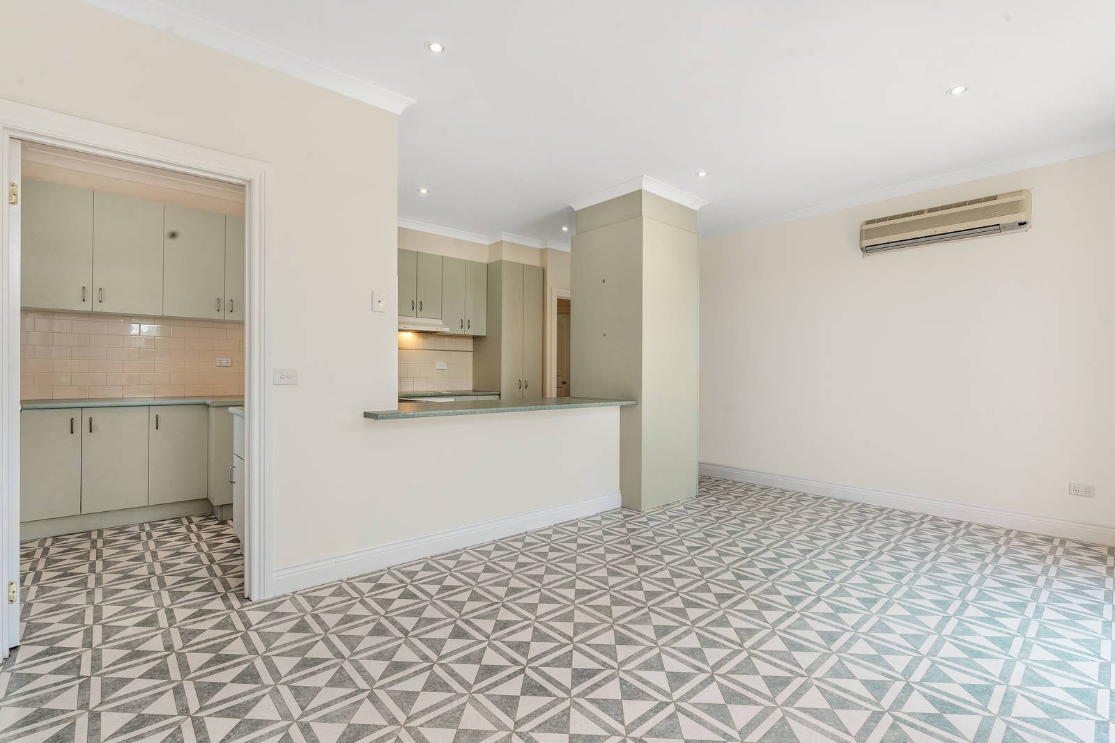 Property Gallery Thumbnail 4