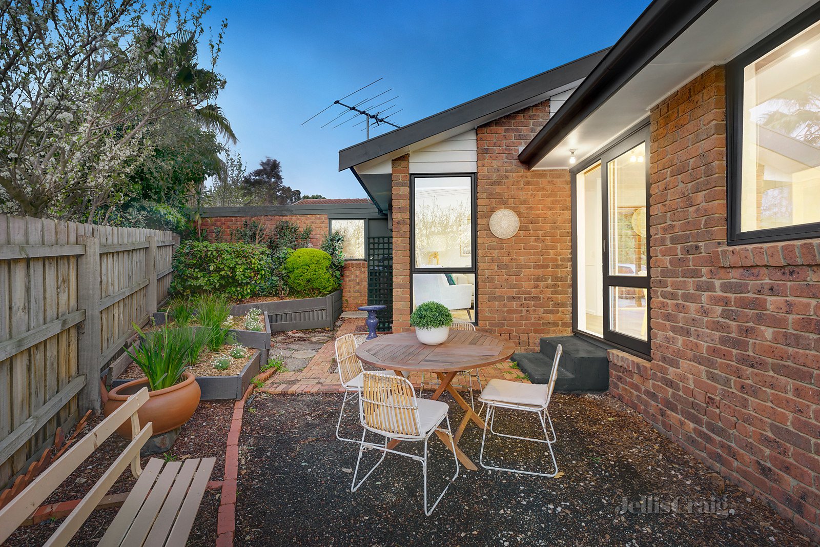 2/49 Rattray Road, Montmorency image 8