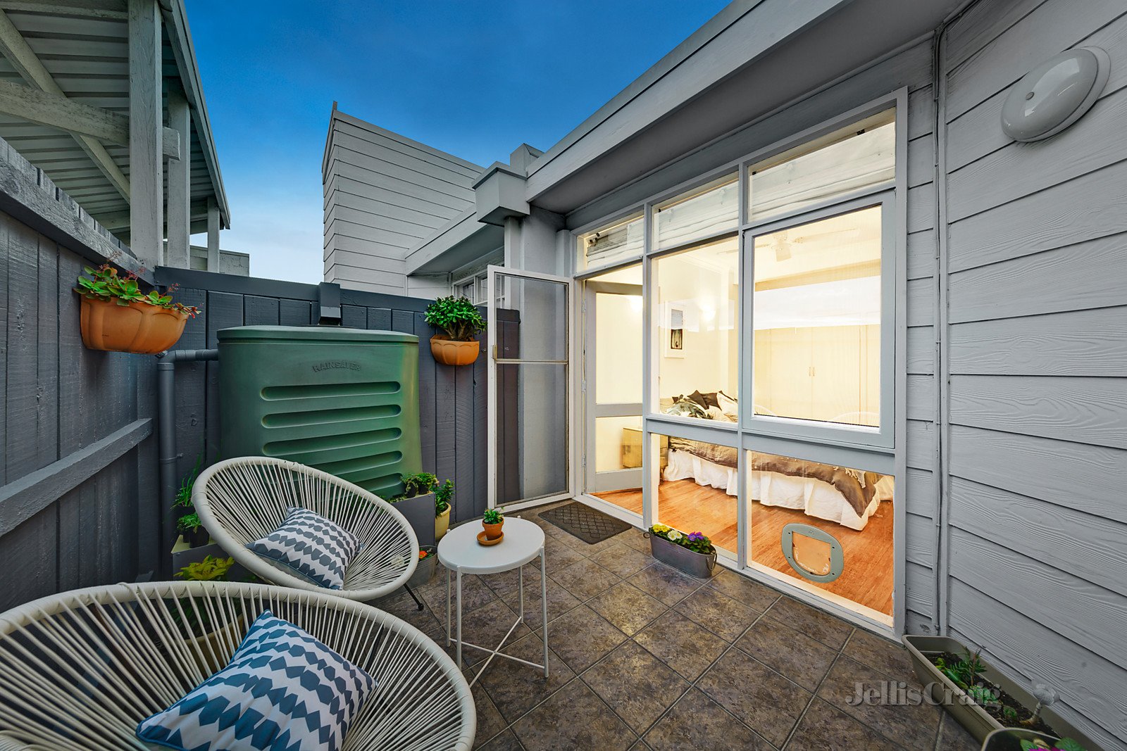 2/49 Stanley Street, West Melbourne image 4