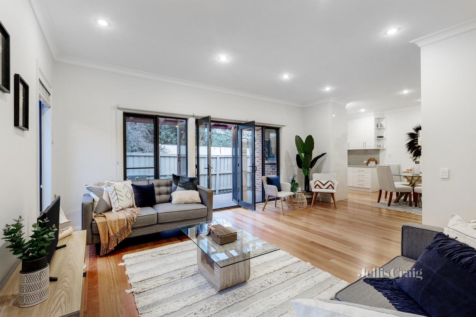 2/494 High Street Road, Mount Waverley image 2