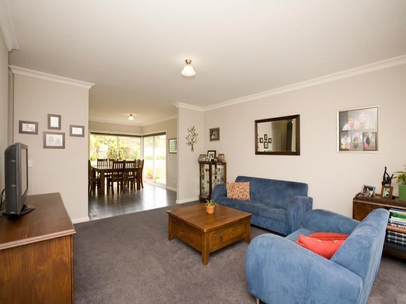 2/495 Elgar Road, Mont Albert North image 2