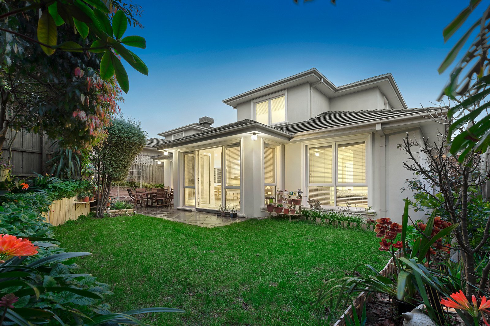 2/4A Collins Court, Balwyn image 8