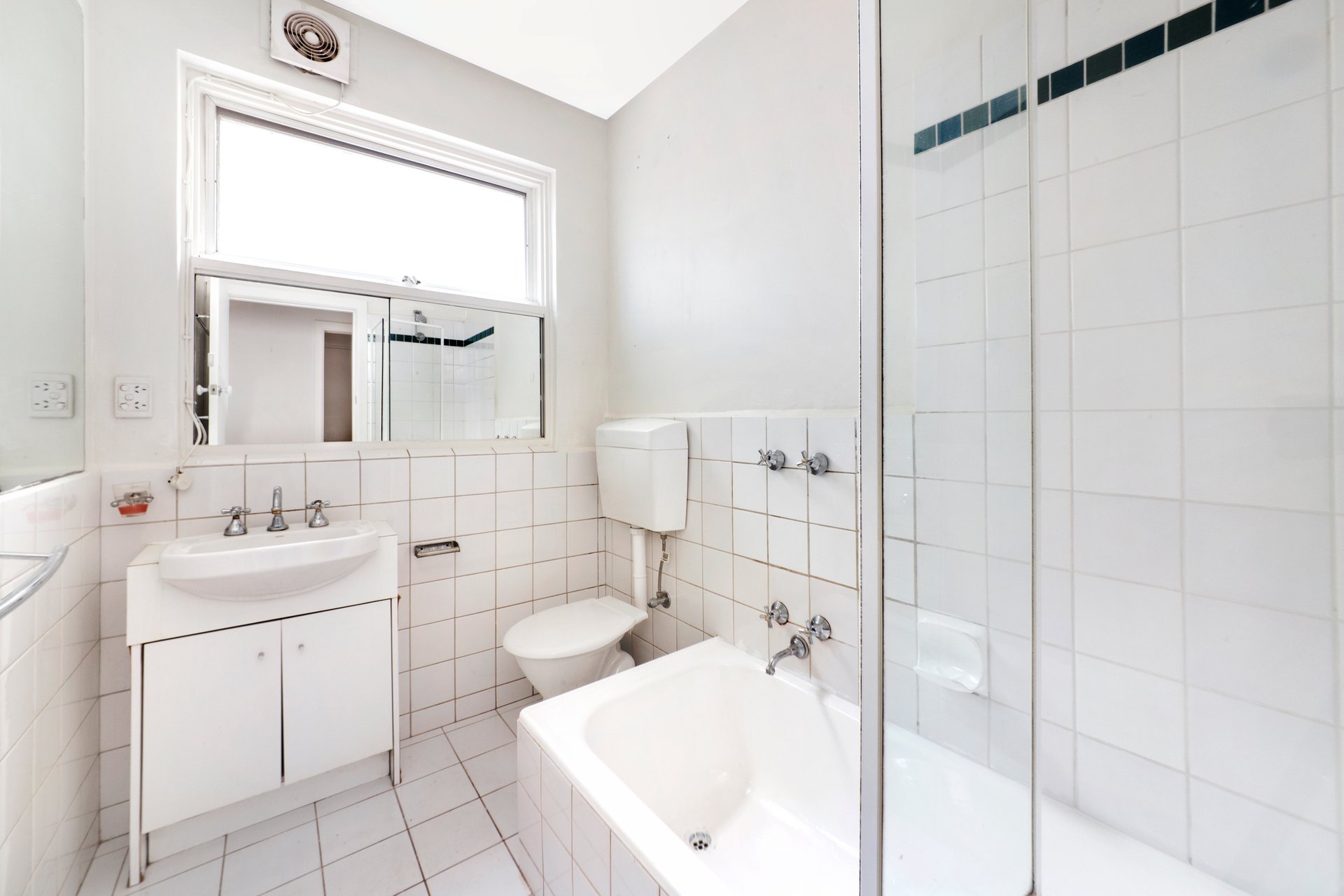 2 / 5 Addison Street Elwood