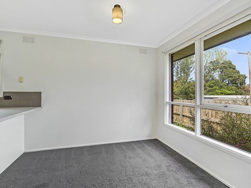 25 Aileen Avenue, Montrose image 5