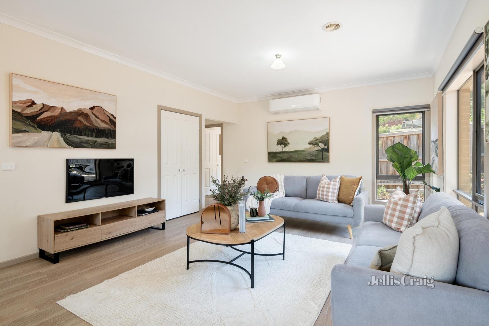 2/5 Alex Court, Mooroolbark image 2