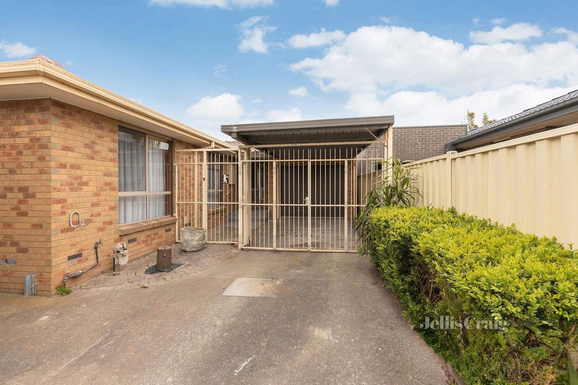 2/5 Alma Court, Springvale image 1