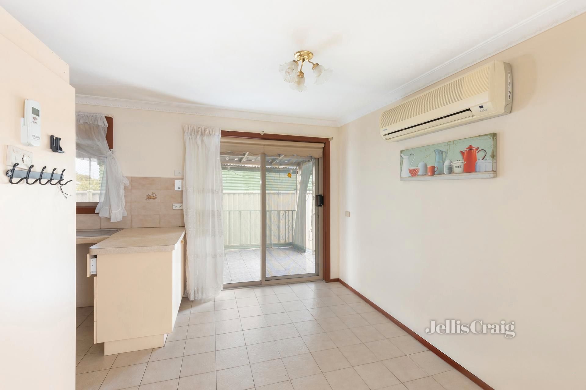 2/5 Alma Court, Springvale image 7