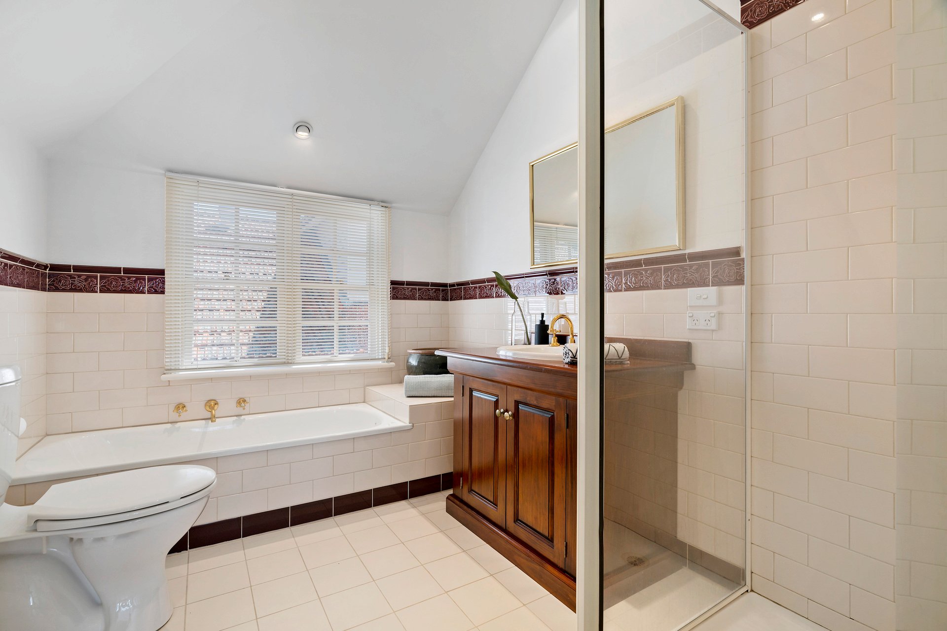 Property Gallery Thumbnail 13
