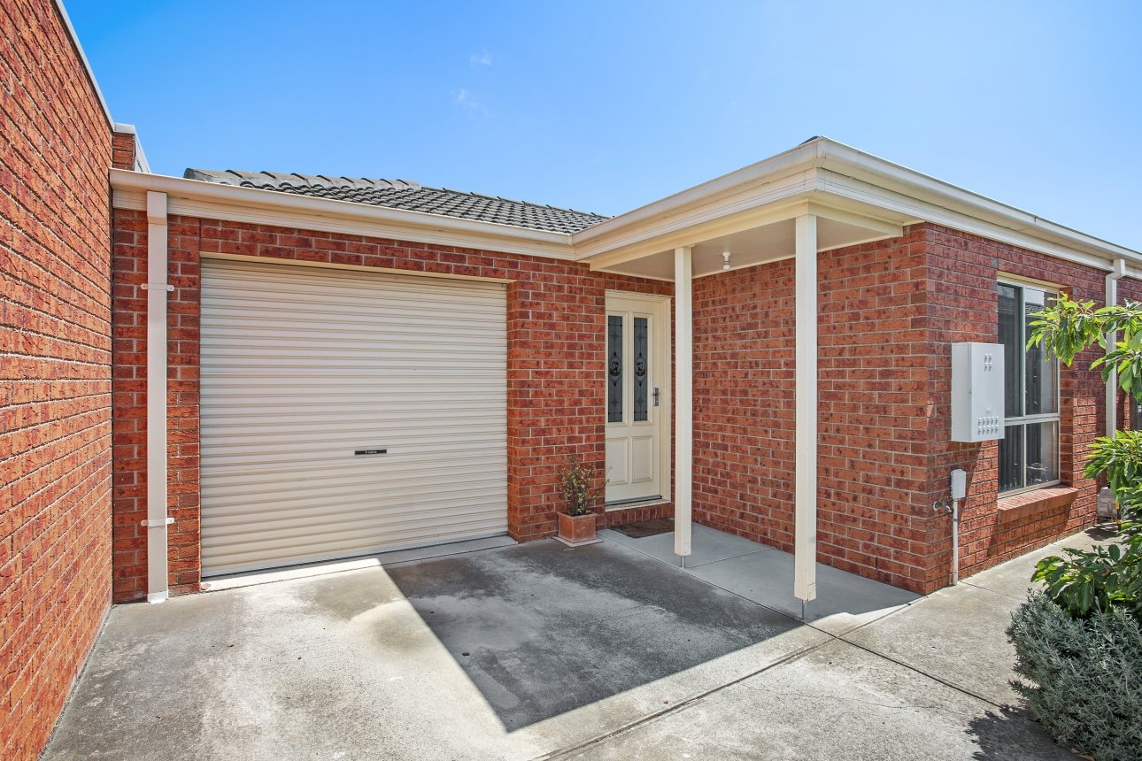 2/5 Alvena Court, Bell Park image 1