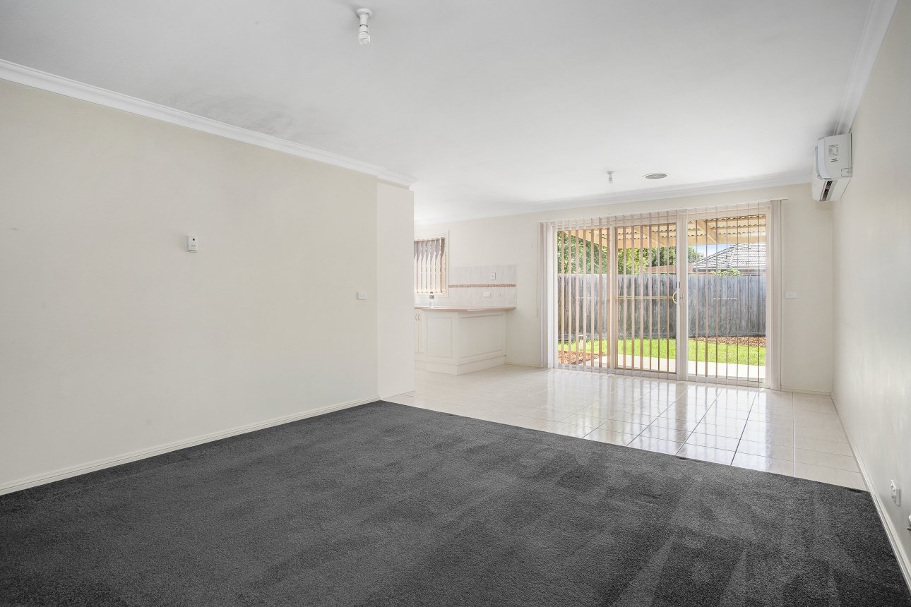 2/5 Alvena Court, Bell Park image 2