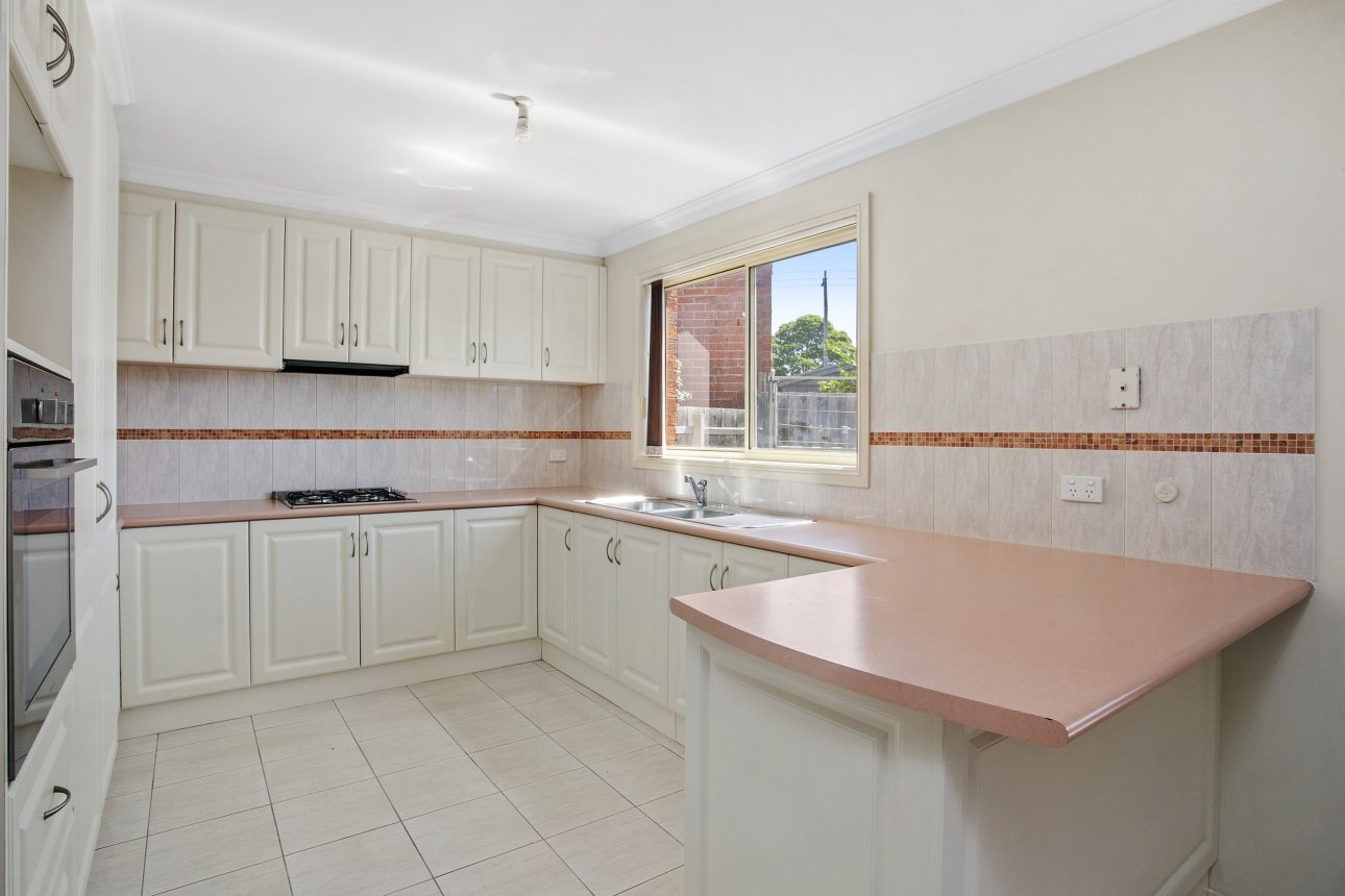 2/5 Alvena Court, Bell Park image 3