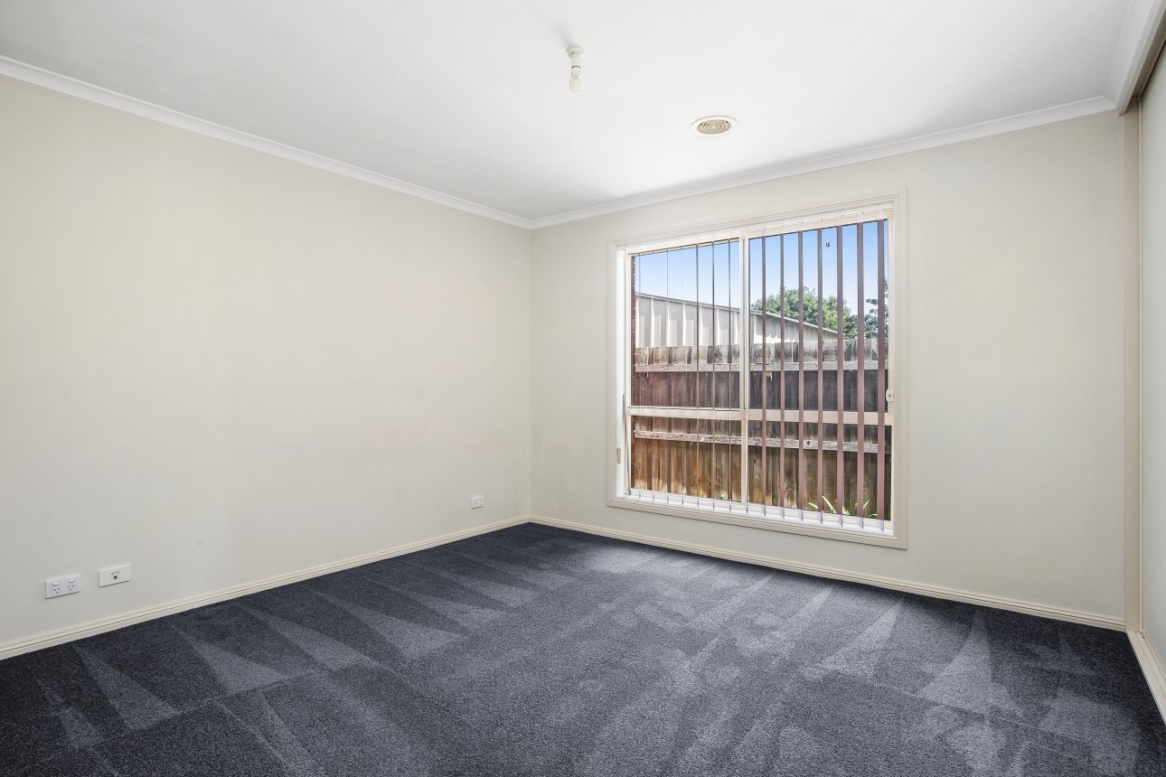 2/5 Alvena Court, Bell Park image 4