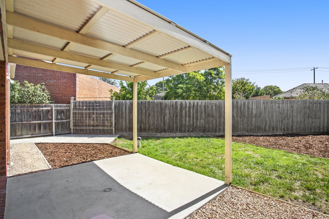 2/5 Alvena Court, Bell Park image 6
