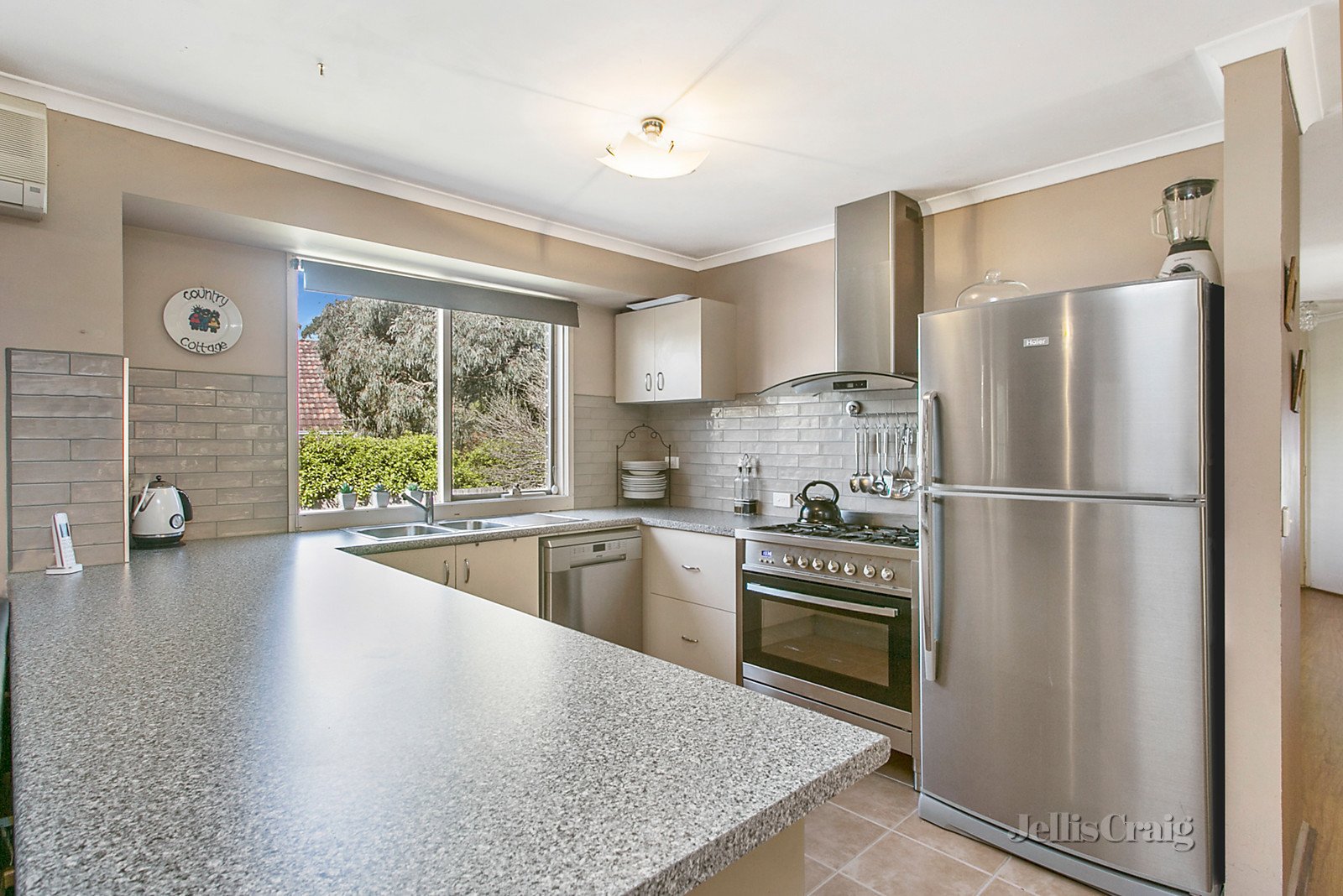 25 Anne Road, Woodend image 5