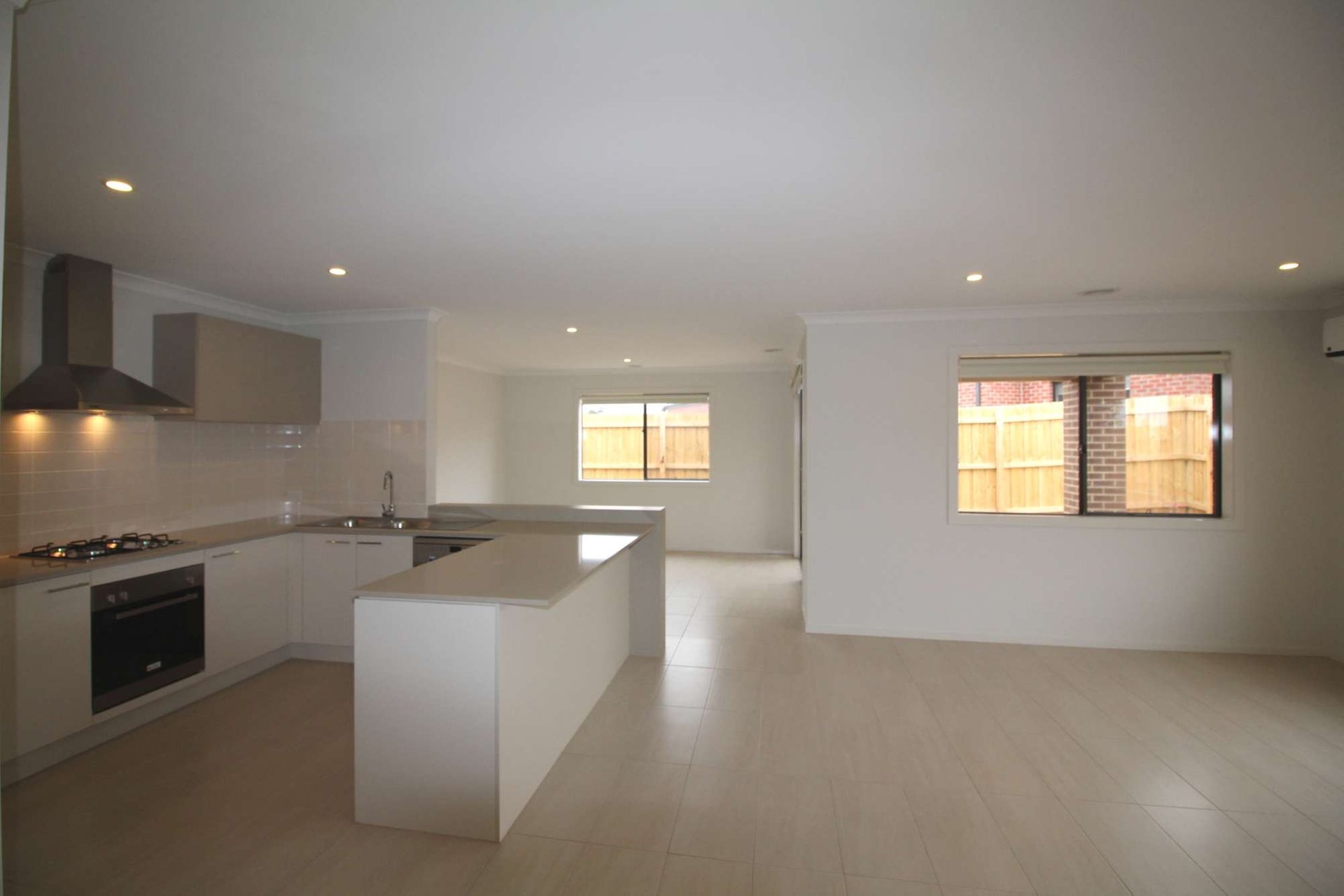 25 Badminton Court, Marshall image 2