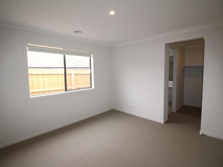 25 Badminton Court, Marshall image 5
