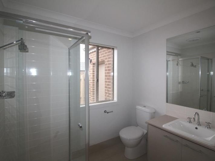 25 Badminton Court, Marshall image 6