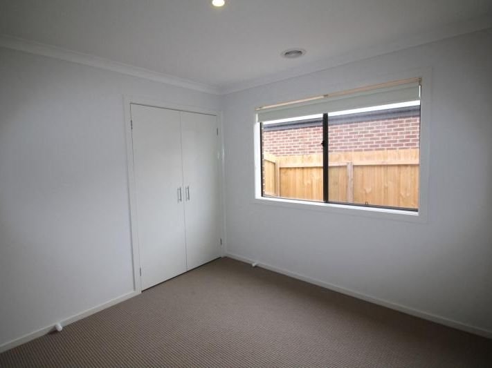 25 Badminton Court, Marshall image 7