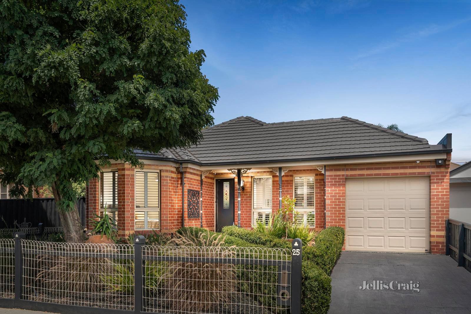 25 Bates Drive, Williamstown image 1