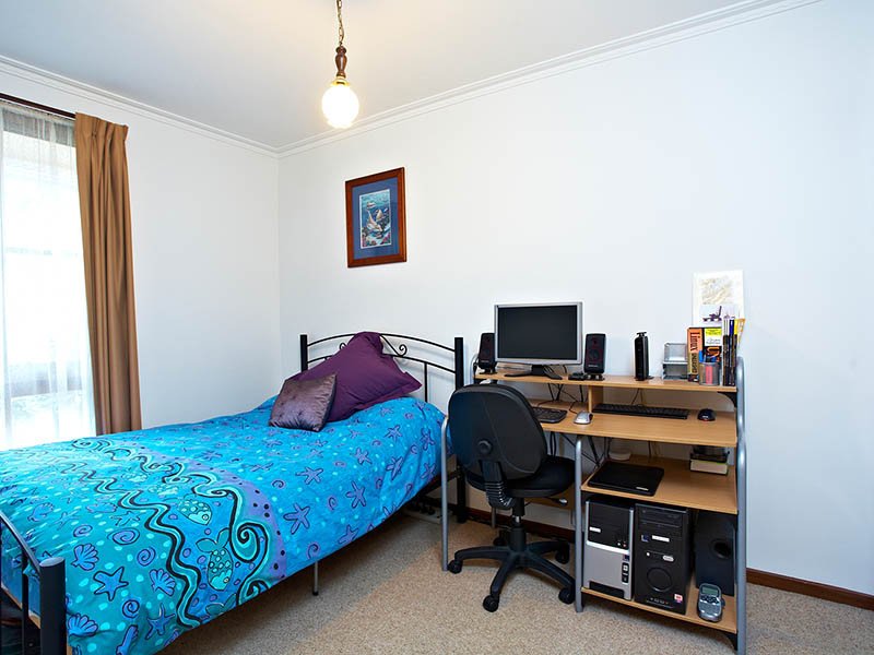 2/5 Bedford Road, Ringwood image 4