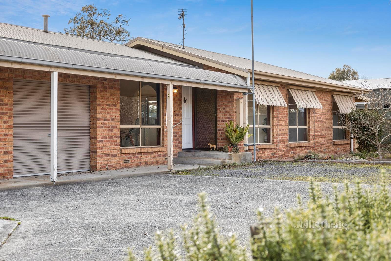 2/5 Begg Street, Kyneton image 2